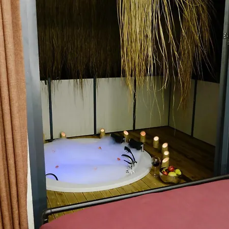 Mossa Afkule Kayakoey Φετιγιέ